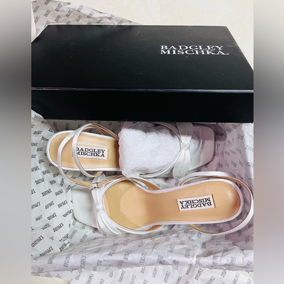 Badgley Mischka Women's Joselyn Heeled White Satin Sandal Size 8 - Picture 8 of 10